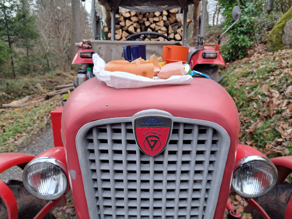 <p>März 2025<br/>„Holzmachen macht Hunger