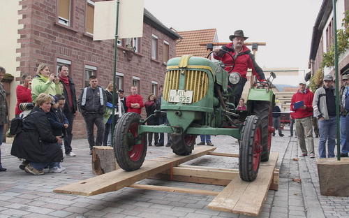 Über 70 Traktoren beim Bürgstadter Bauernmarkt